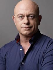 Ross Kemp keynote speaker looking at camera